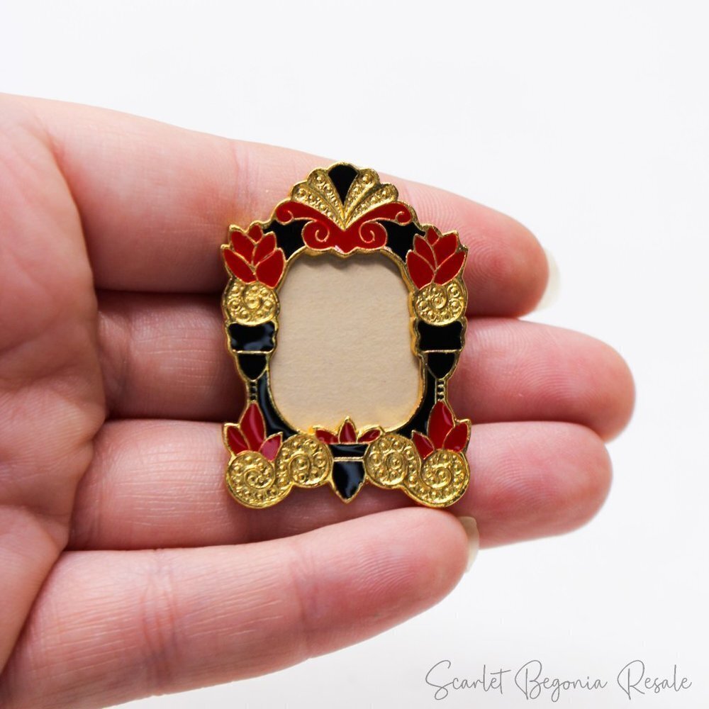Vintage Goldtone Red and Black Enamel Picture Frame Brooch Pin Holds a Photoβ